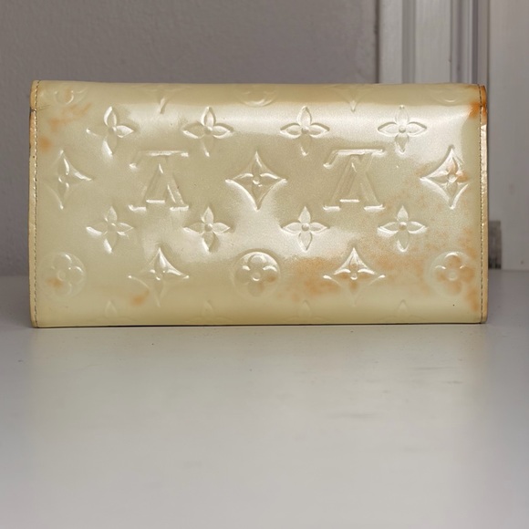 Louis Vuitton Ivory Vernis Sarah Wallet - Picture 2 of 16